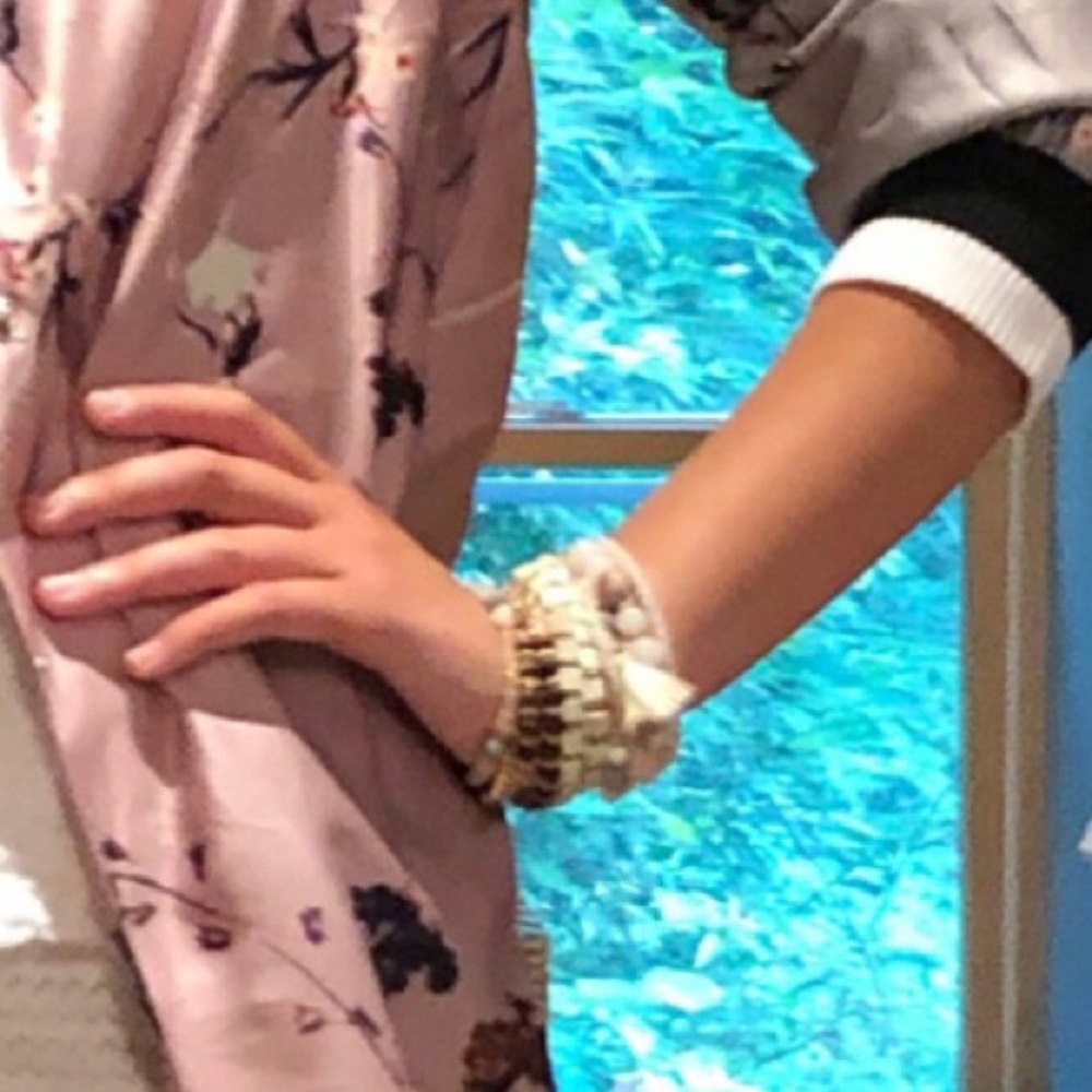 6  NATURAL STONE CRYSTAL & WOOD BOHO BRACELET - Picture 4 of 4